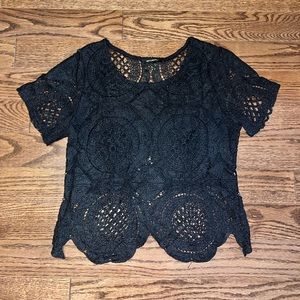 BLACK SHORT SLEEVE CROCHET TOP SIZE XL